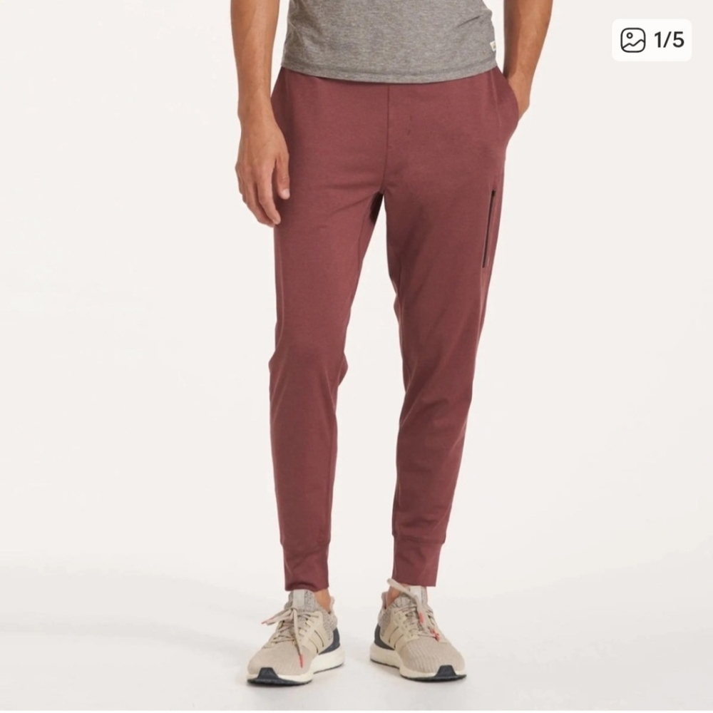 Vuori Men's Joggers in Maroon